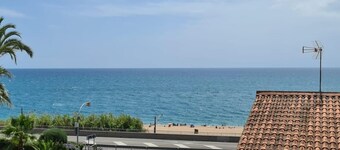Ideal apartment for couples 100m beach