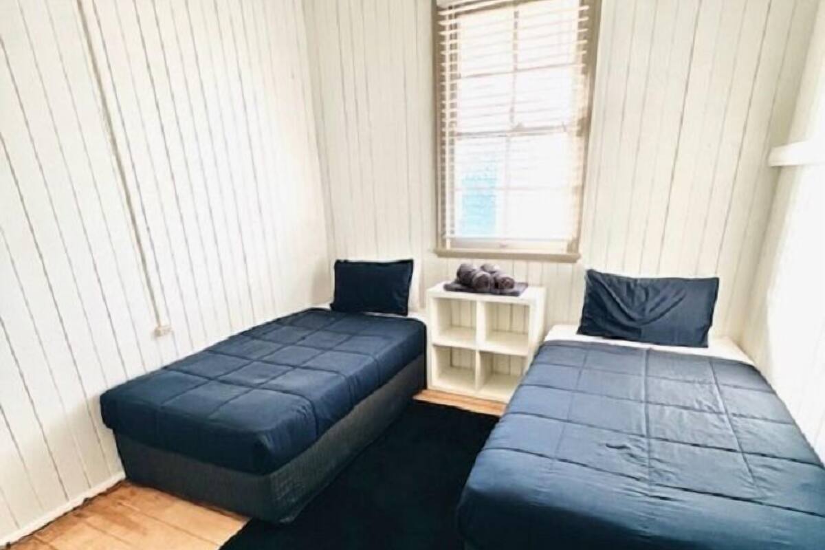 Decoración personalizada, muebles diferentes y ropa de cama