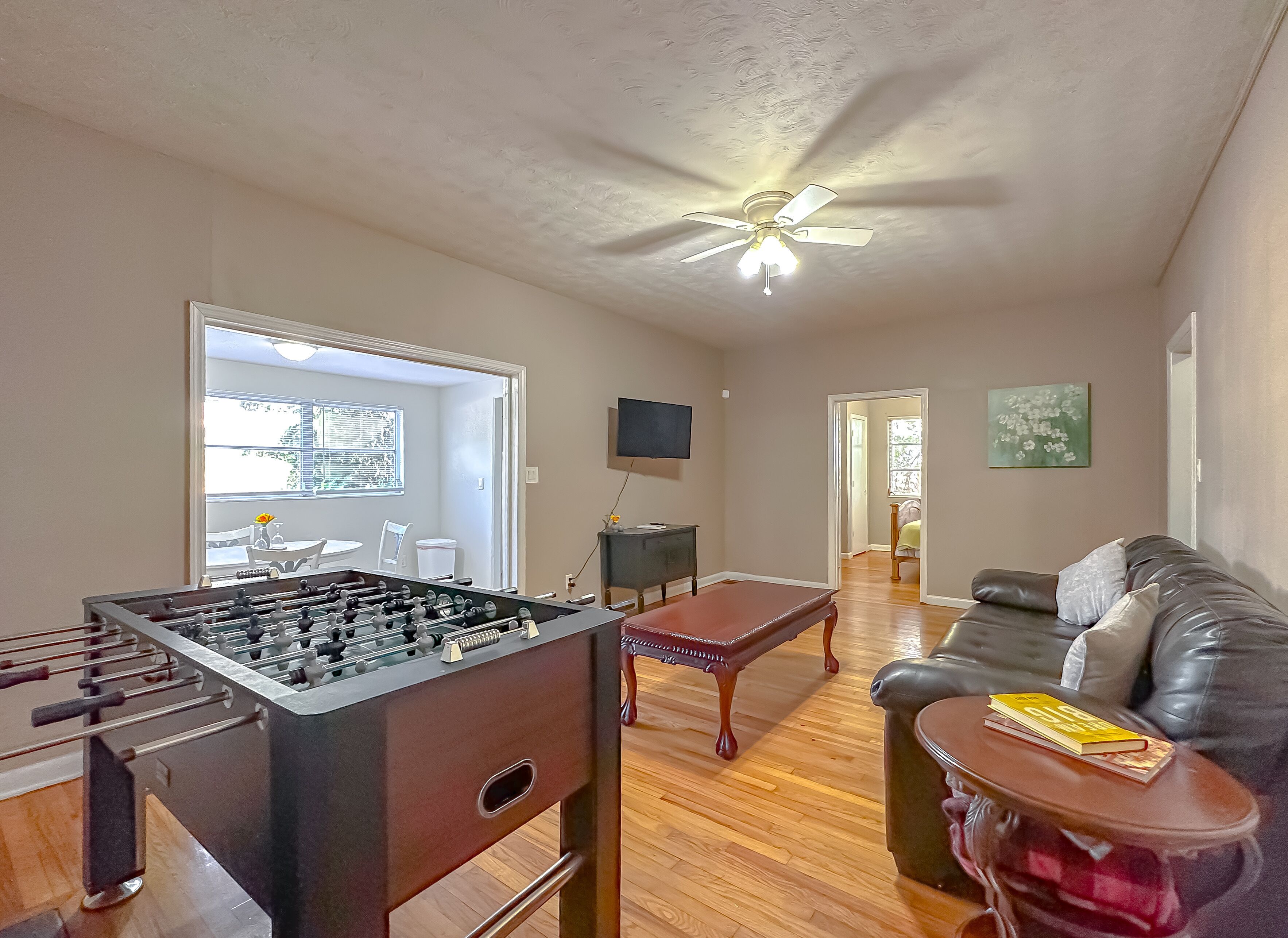 King Suite, 1 Gig Wi-fi, 3 Bedroom 3 Bath, Game Room, Office, 1 Mile To Fsu/famu - Tallahassee, FL