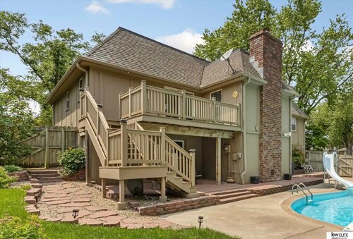 Spacious Home with Pool Hot Tub and Arcade Games . Great Quiet and Safe Location