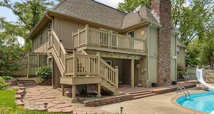 Spacious Home with Pool Hot Tub and Arcade Games . Great Quiet and Safe Location