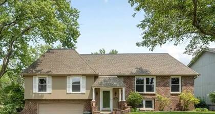 Spacious Home with Pool Hot Tub and Arcade Games . Great Quiet and Safe Location