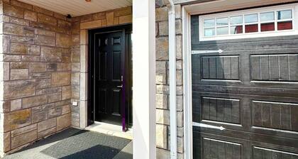 15 Minutes to Downtown Halifax! Family size townhouse with deck