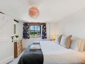 2 bedrooms, iron/ironing board, Internet, bed sheets