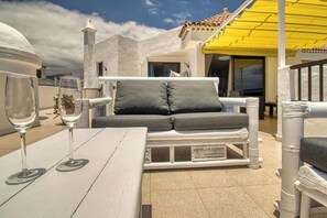 Terrace/patio - Apartment - Sleeps 4 - Jacuzzi - Terrace - Pool (Costa Adeje)