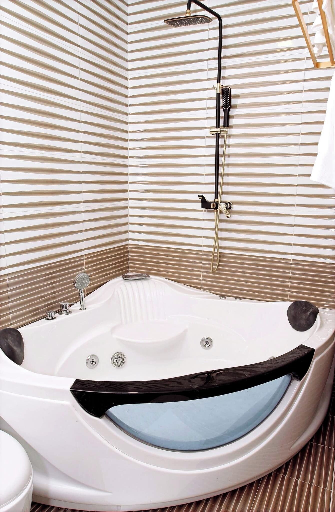 Combined shower/tub, rainfall showerhead, hair dryer, bathrobes