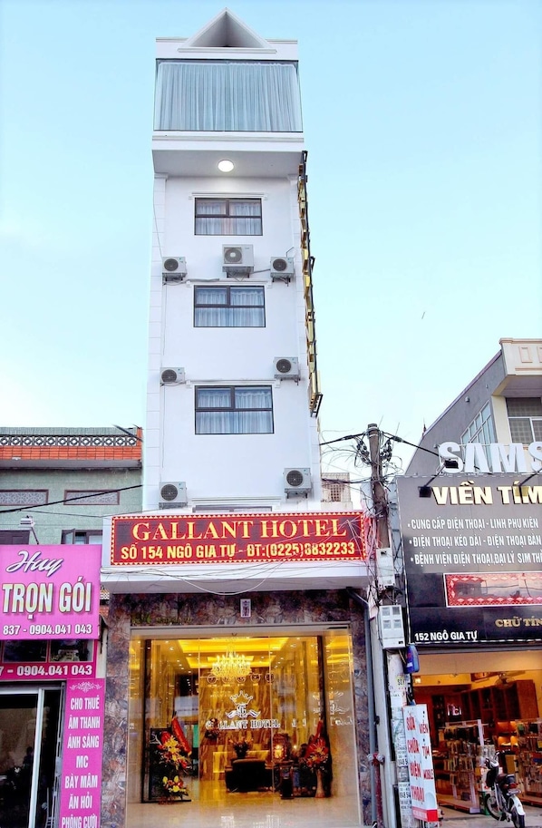Front of property - Gallant Hotel 154 (Hai Phong)