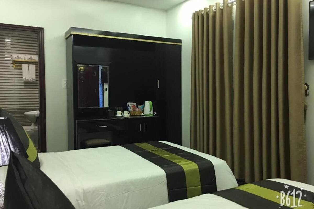 Chambre Affaires double | Coffre-fort, bureau, rideaux d’obscurcissement