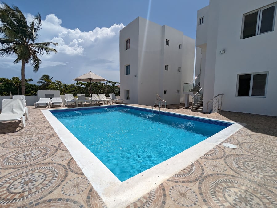 2 piscines extérieures