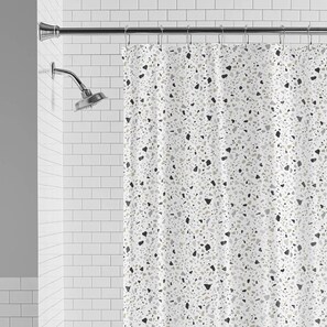 Sèche-cheveux, serviettes fournies, savon, papier toilette