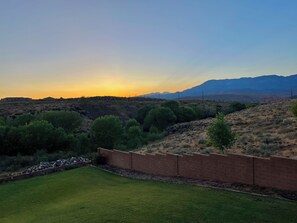 Property grounds - Gould’s Hideaway off street parking, close to Sand Hollow, Quail & Zion. (Hurricane)