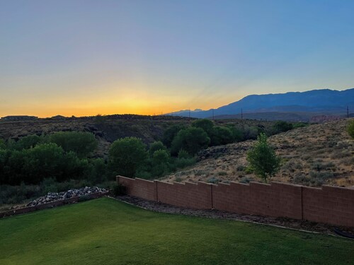 Gould’s Hideaway, off street parking, close to Sand Hollow, Quail & Zion.
