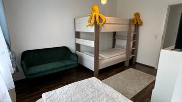 4 camere, Wi-Fi gratuito, lenzuola