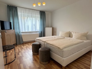 4 Schlafzimmer, kostenloses WLAN, Bettwäsche