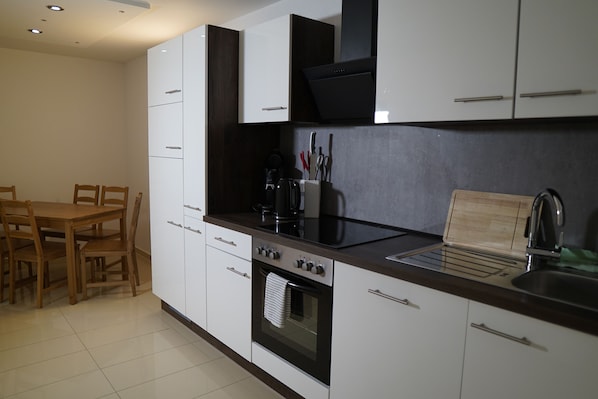 Refrigerador, horno, placa de cocina, lavavajillas