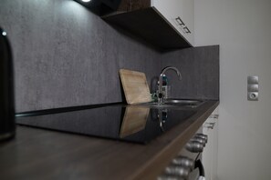 Frigorífico, horno, placa de cocina y lavavajillas