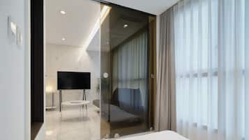 Ameublement personnalisé, rideaux occultants, chambres insonorisées