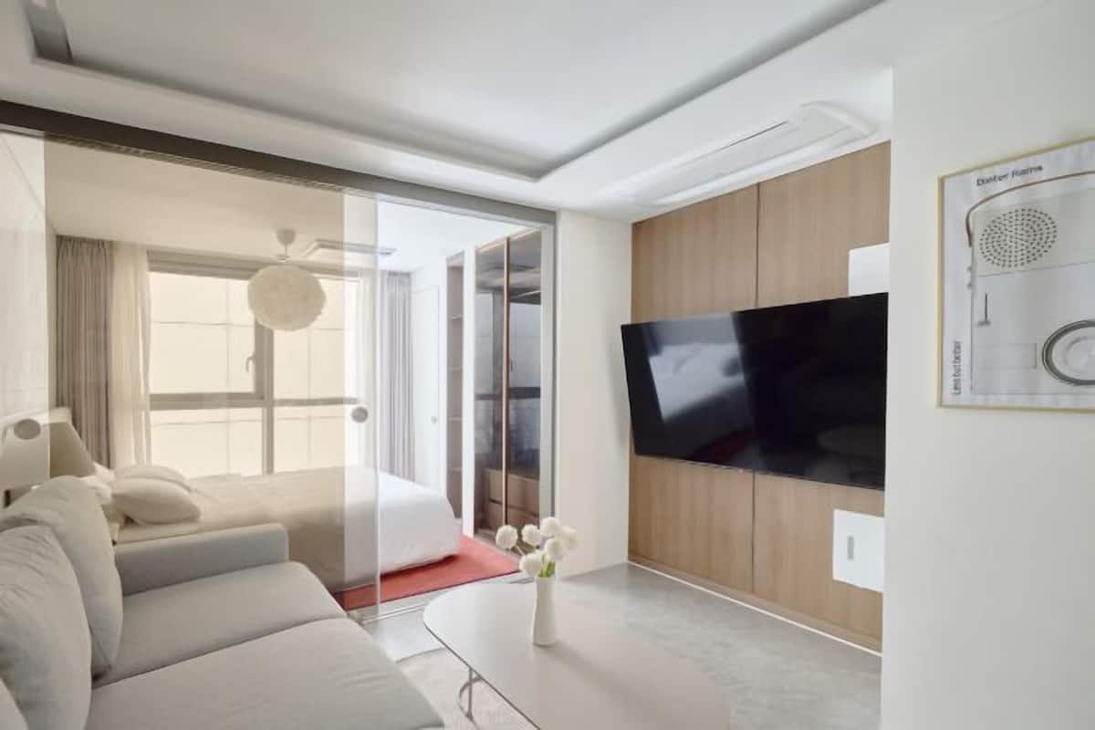 Individually furnished, blackout curtains, soundproofing, free WiFi