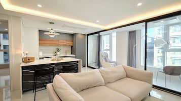 Ameublement personnalisé, rideaux occultants, chambres insonorisées