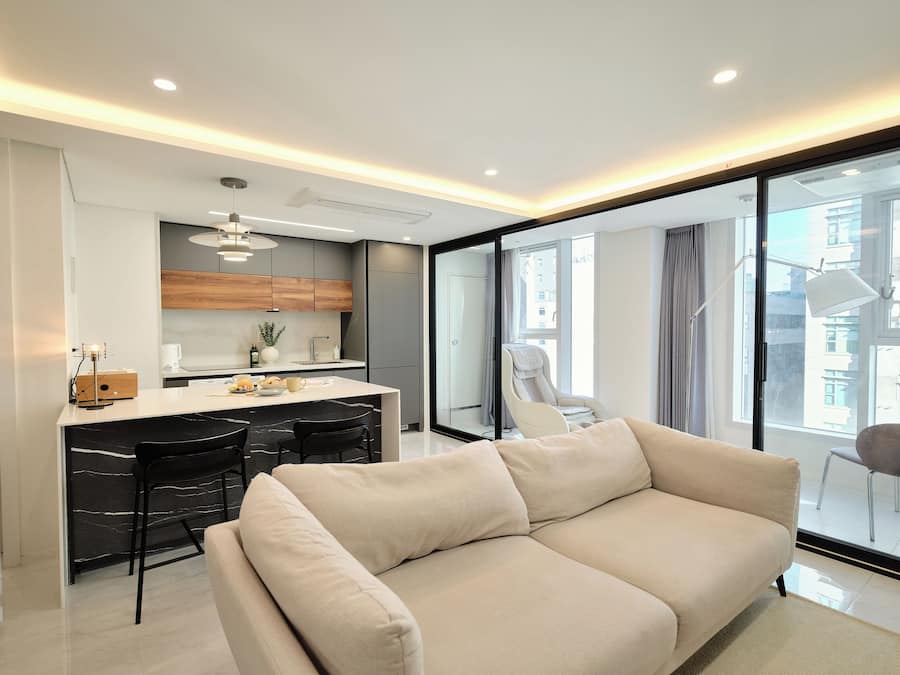 Ameublement personnalisé, rideaux occultants, chambres insonorisées