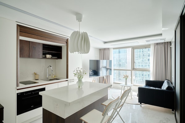[New Wings] Standard Twin | Private kitchen - UH FLAT THE SEOCHO (Seoul)