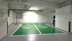 Electric vehicle charging station - UH FLAT THE SEOCHO (Seoul)