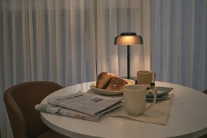 50-inch Smart TV with cable channels, Netflix, heated floors - UH FLAT THE SEOCHO (Seoul)