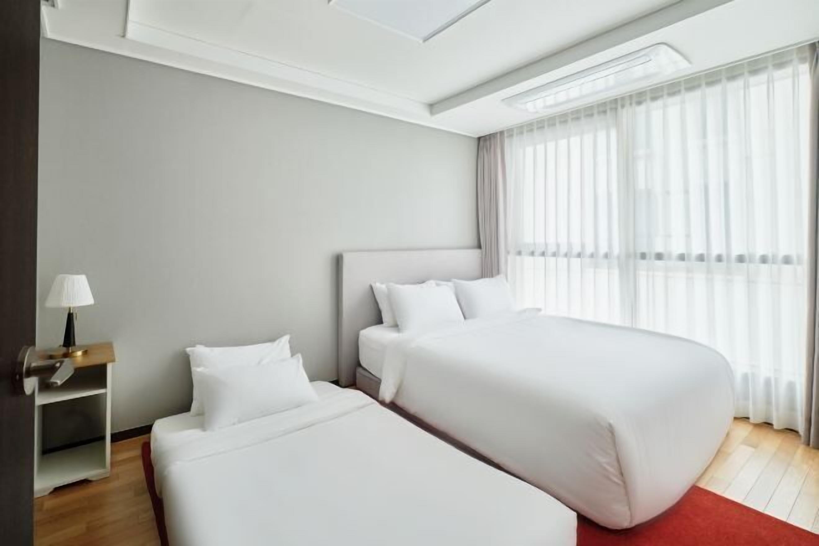 Muebles diferentes, cortinas blackout, insonorización y wifi gratis 