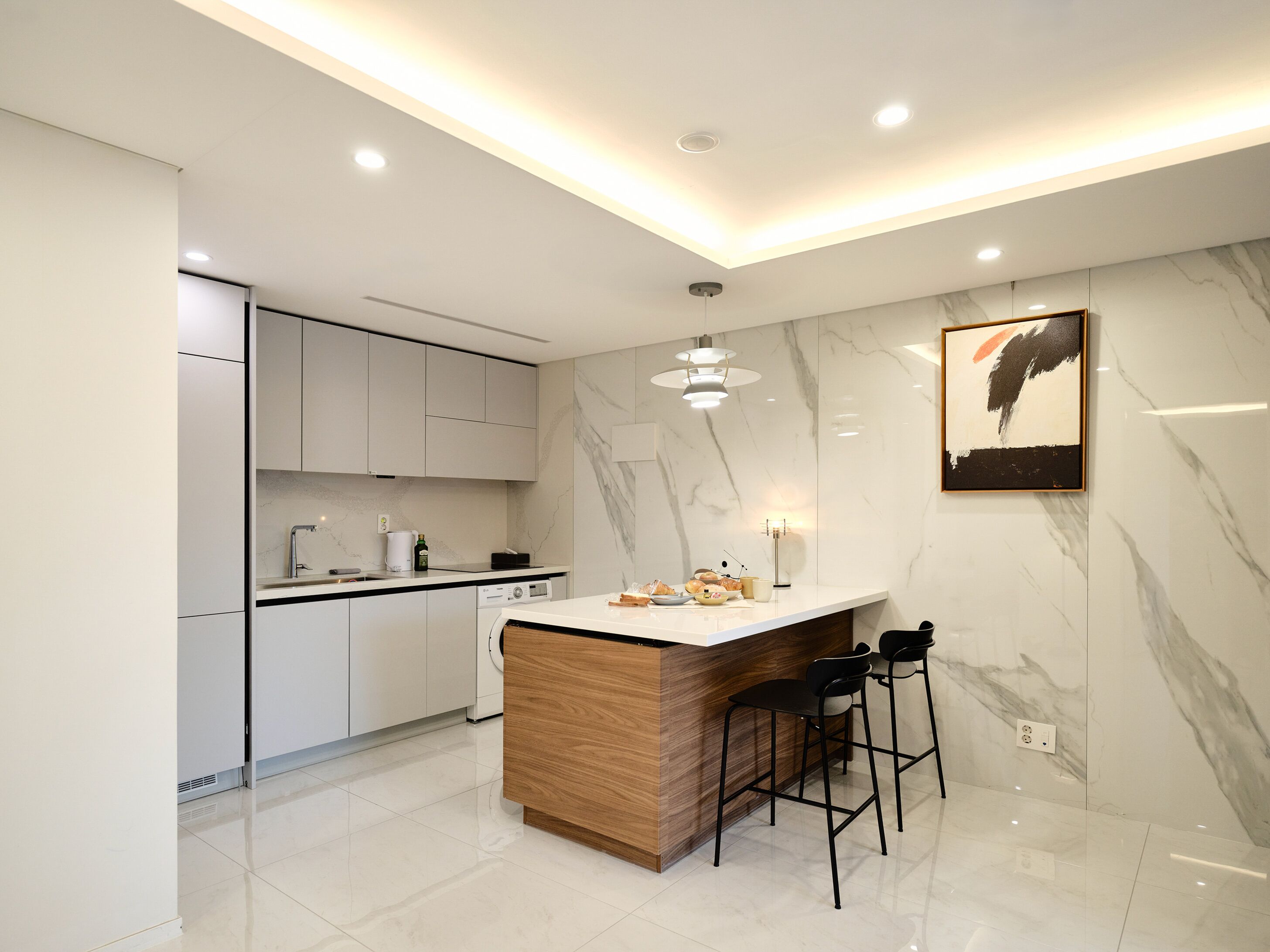 大冰箱、微波炉、烤箱、炉灶