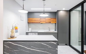 Tủ lạnh, lò vi sóng, lò nướng, bếp nấu