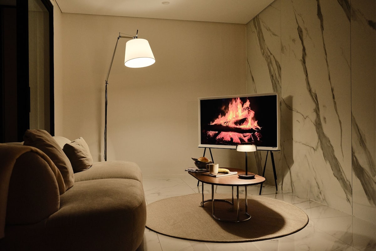 Ameublement personnalisé, rideaux occultants, chambres insonorisées