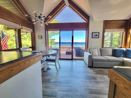 Beautiful Home w/ 2 fireplaces, Deck, and 75ft of Private Higgins Lake Frontage