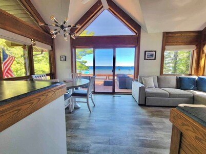 Beautiful Home w/ 2 fireplaces, Deck, and 75ft of Private Higgins Lake Frontage