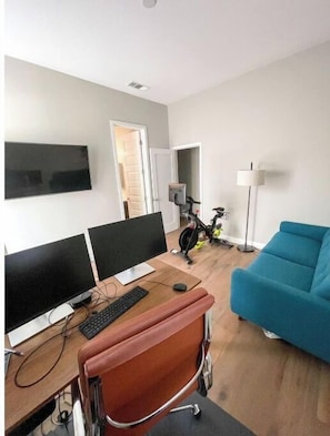 Interior - Modern 2200 sqft Beach House in Newport. 4 bdrm 3.5 bath plus roof deck + garage (Newport Beach)