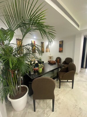 Lobby sitting area - Posh Classic (Gurugram)