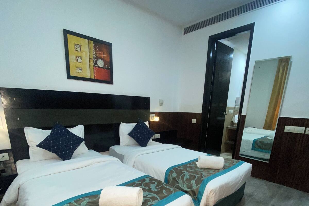 Deluxe Room | 1 bedroom, premium bedding, minibar, individually decorated
