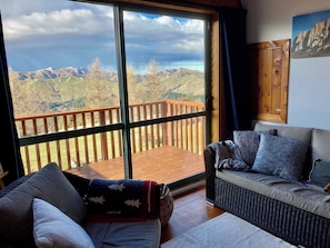 Living area - Wonderful big log cabin in the mountains (Mount Lyford Village)