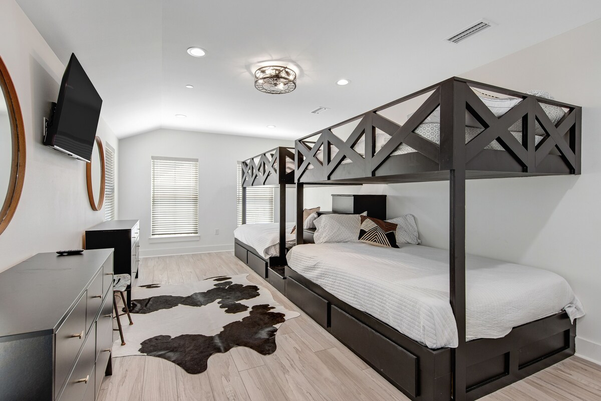 Photo 16 of Incredible three-story home with a pool, pool spa, wet bars, AC, & washer/dryer