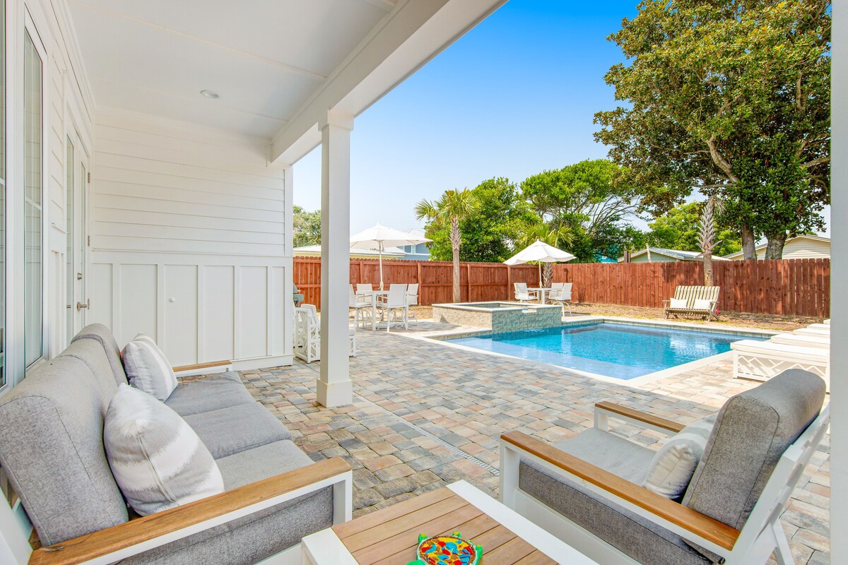 Photo 3 of Incredible three-story home with a pool, pool spa, wet bars, AC, & washer/dryer