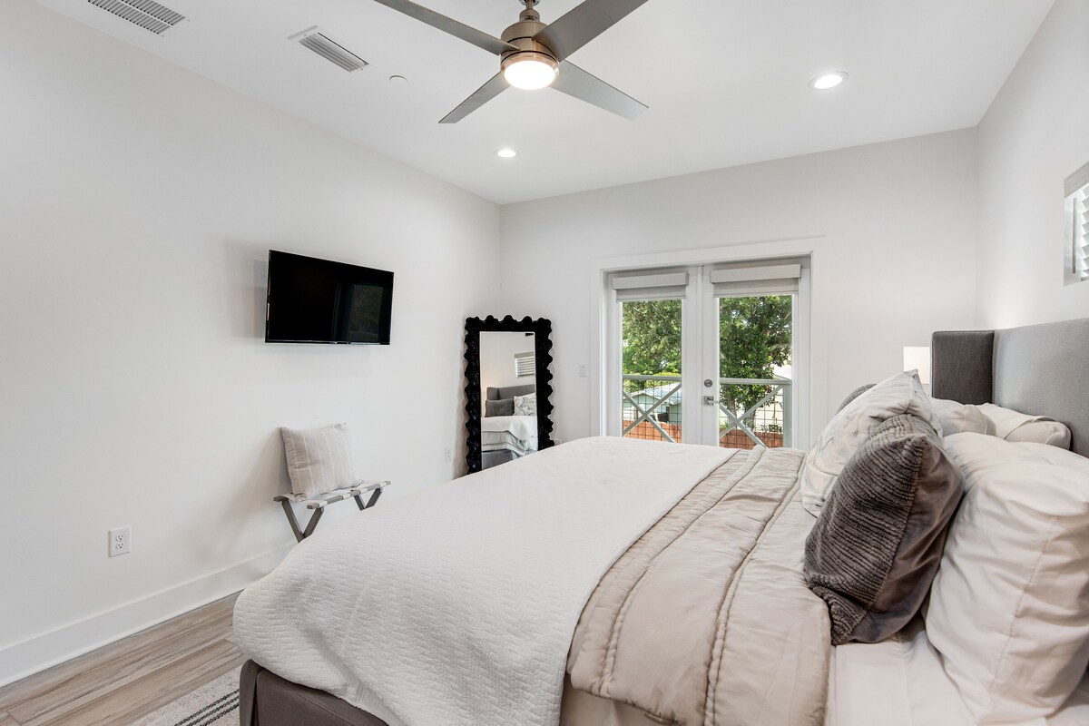 Photo 38 of Incredible three-story home with a pool, pool spa, wet bars, AC, & washer/dryer