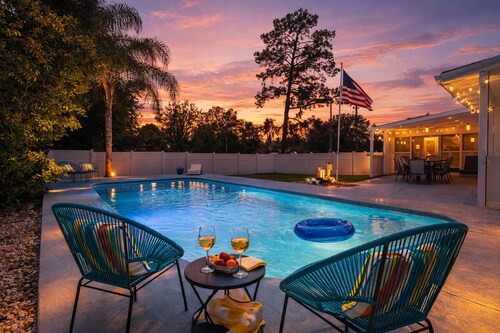 Pool Home Near Downtown • Sleeps 8 • Family & Pet Friendly