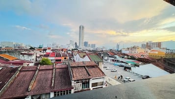 Studio Keluarga, kamar mandi umum | Selimut bulu angsa, bantalan ekstra lembut, dan brankas