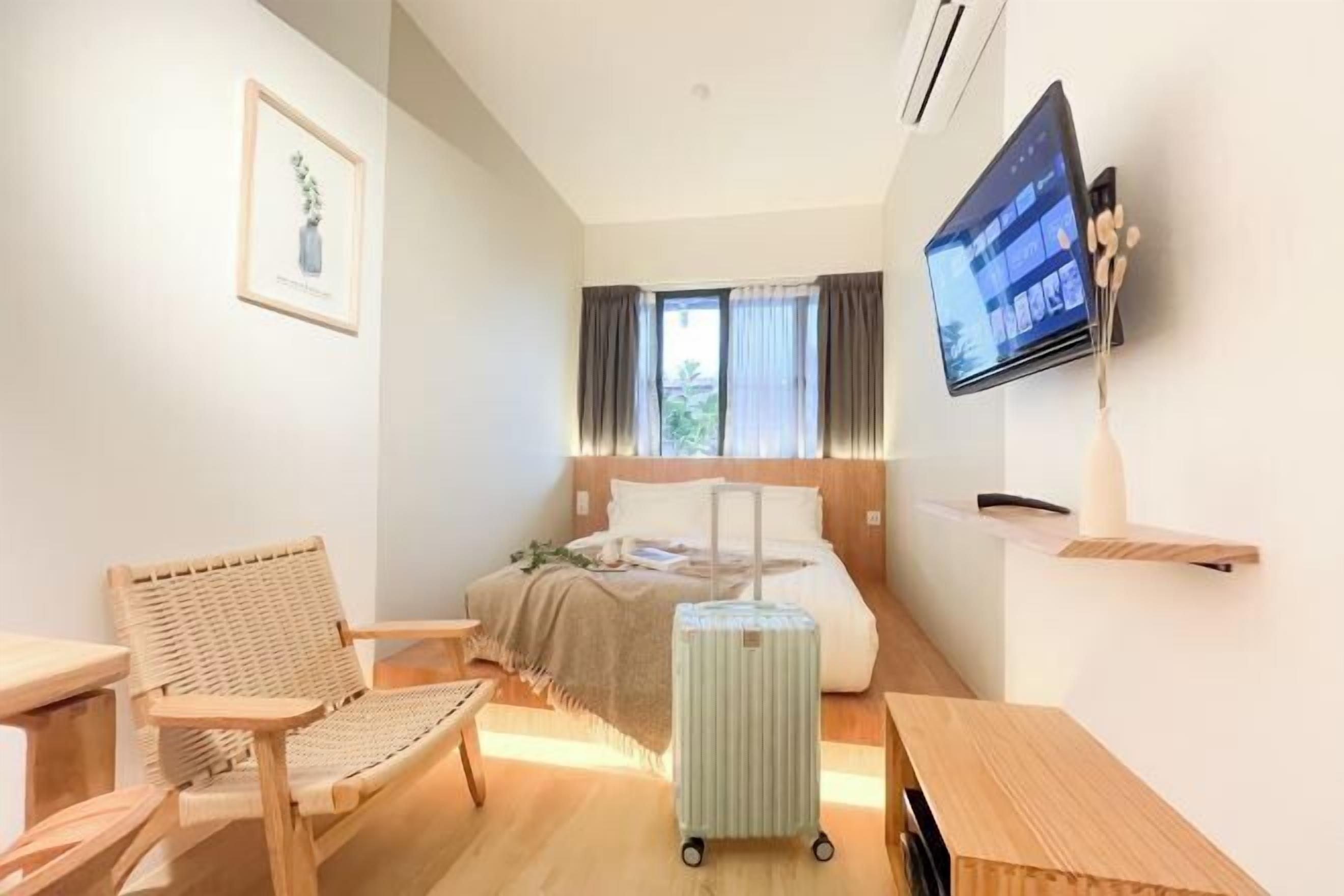 Edredons de pluma, camas com colchões pillow-top, cofres nos quartos