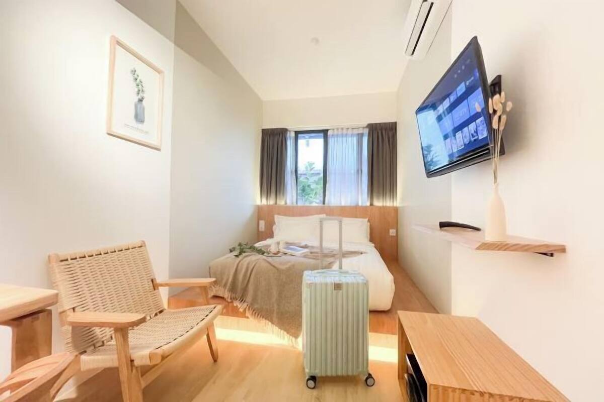 Edredons de pluma, camas com colchões pillow-top, cofres nos quartos