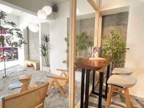 Coin salon dans le hall