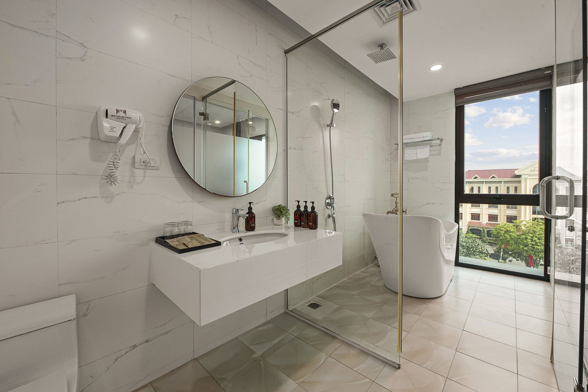 A modern bathroom with a large mirror, a bathtub, and a shower.