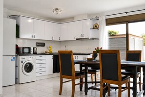 Coffee/tea maker, fridge, microwave, oven - Townhouse with shared pool (Torrevieja)