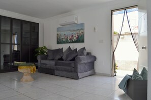 TV - Townhouse with shared pool (Torrevieja)