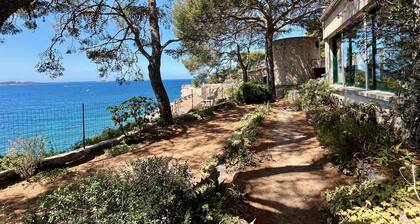 Historic villa with panoramic sea view in the center of Sanary for 7