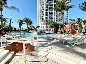 Pool - Cozy Studio w/ balcony & pool access (Sunny Isles Beach)